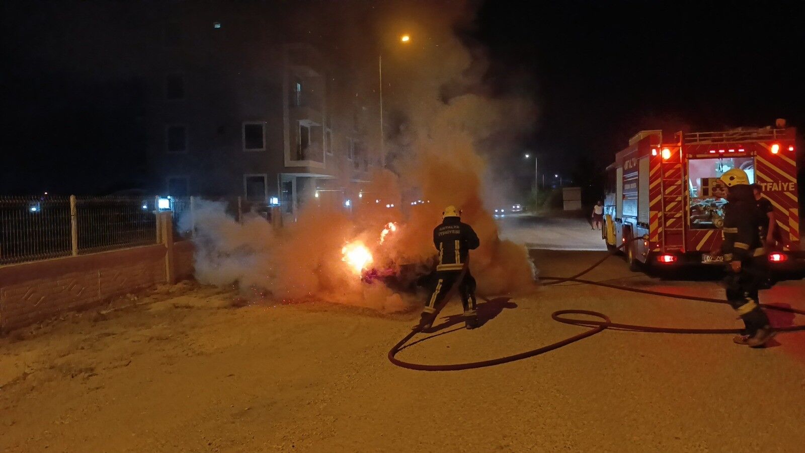 Ilica Mahallesi Otomobil Antalya Yangin1
