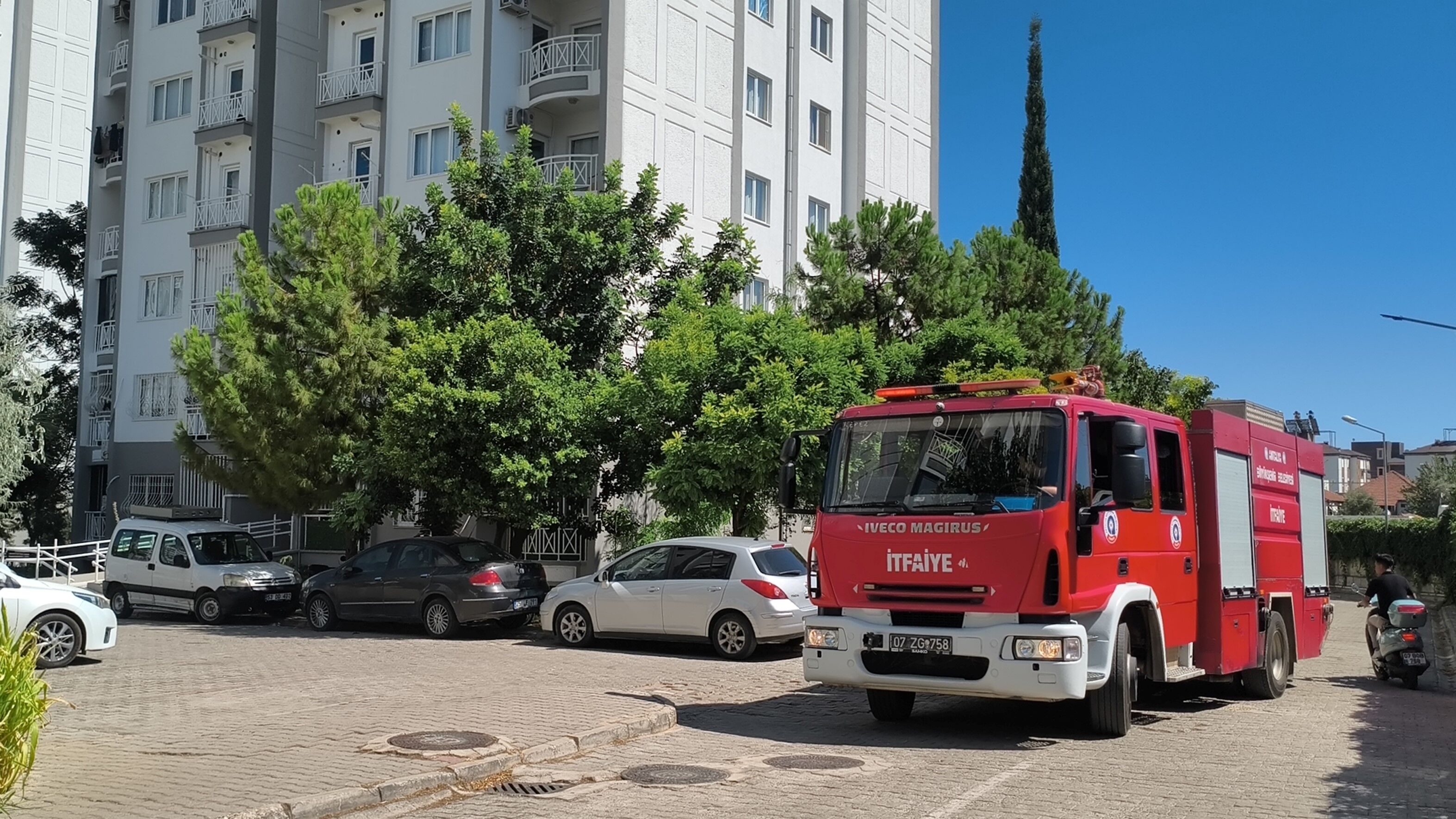 Kepez Antalya Benzin Doktu Atese Verdi4