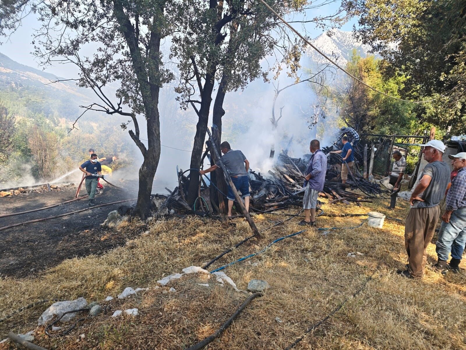 Kumluca Odunluk Yangin Antalya1