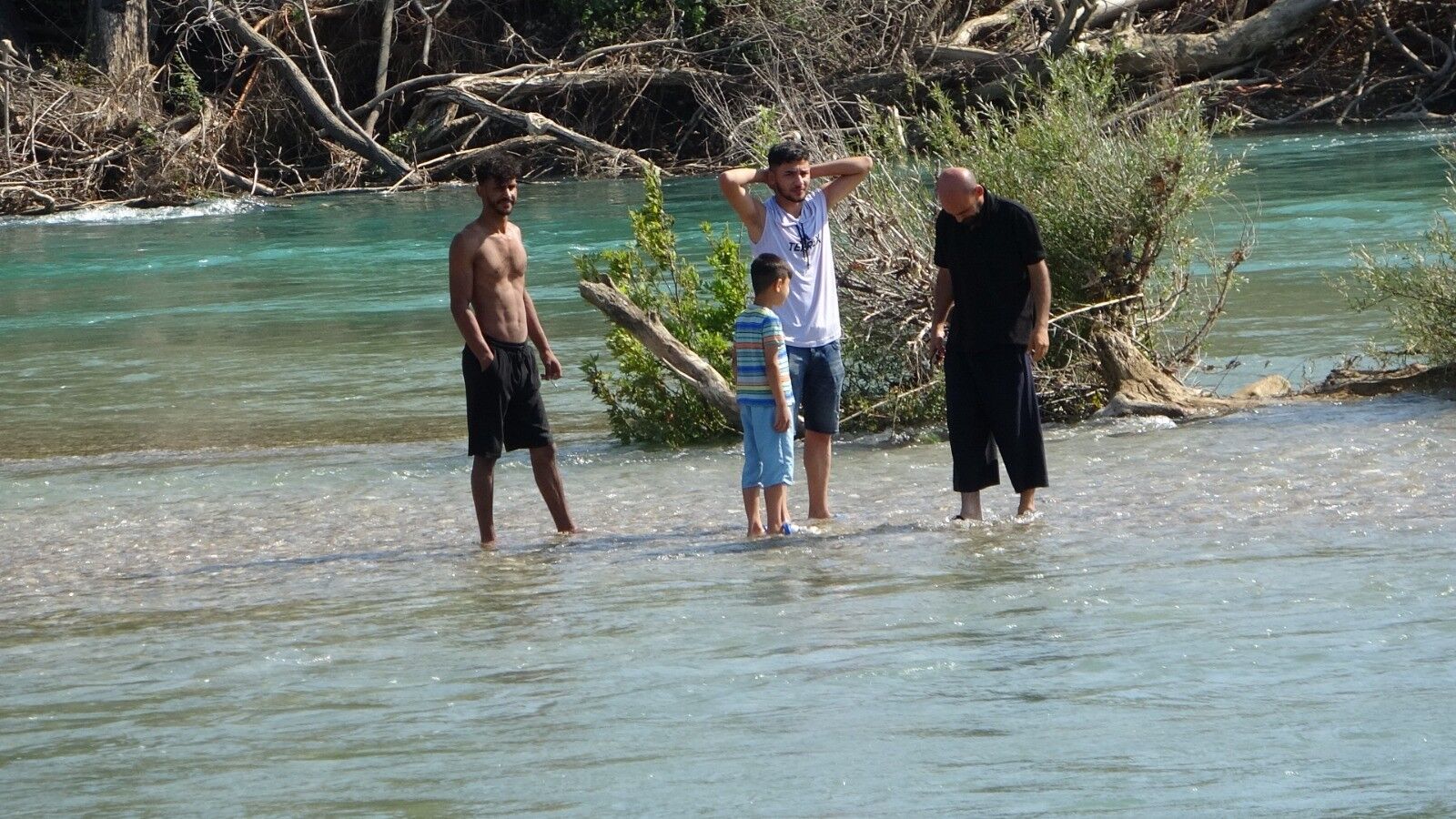 Manavgat Irmagi Antalya Adacik Mahsur Kaldilar5