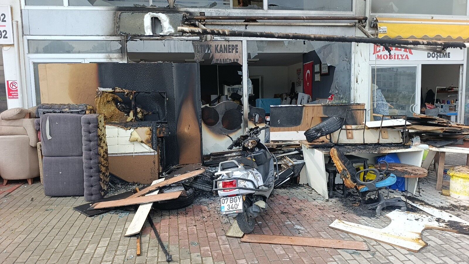 Manavgat Mobilya Antalya Yangin4