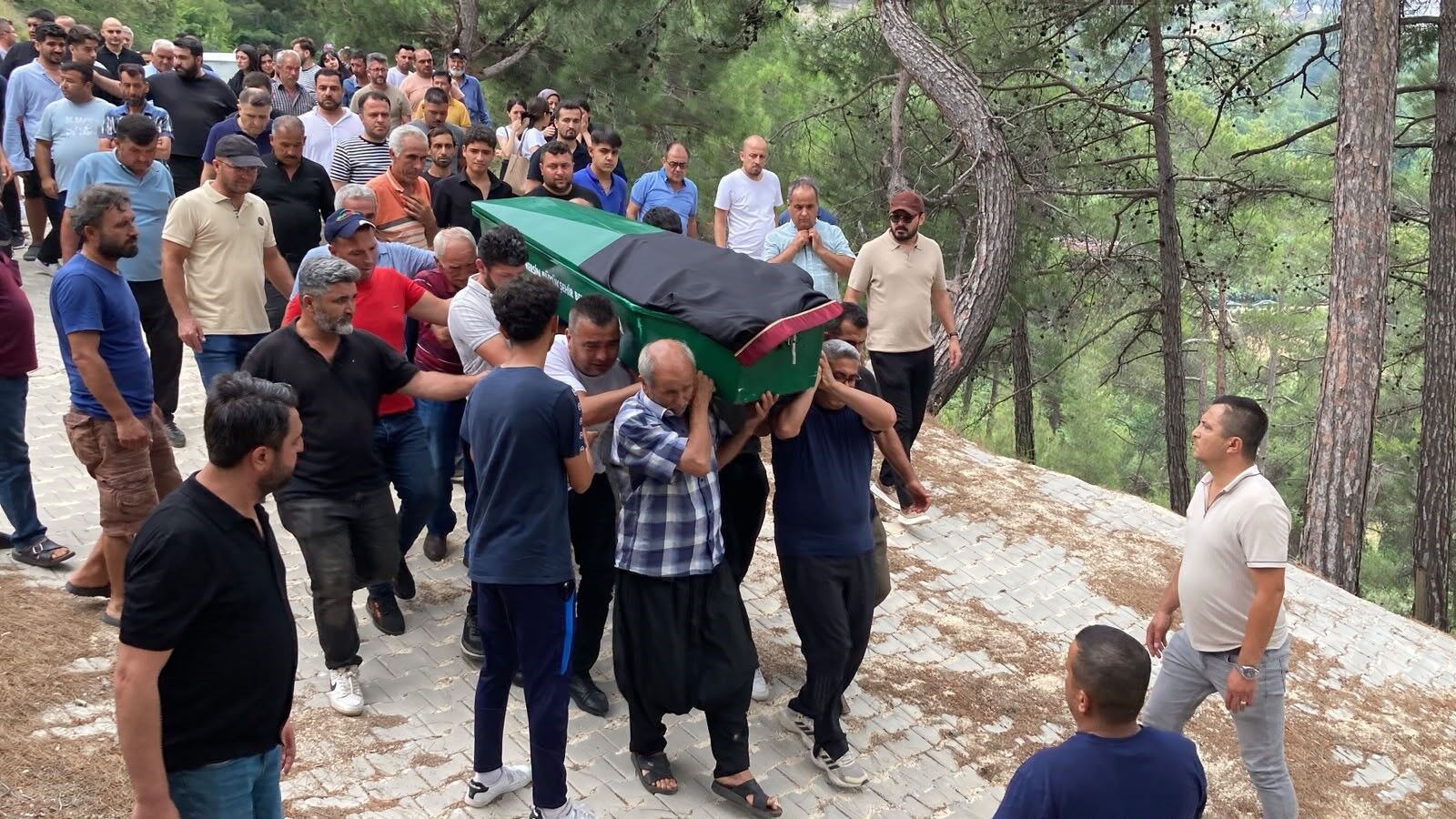 Tugce Sen Mersin Antalya Yolu2