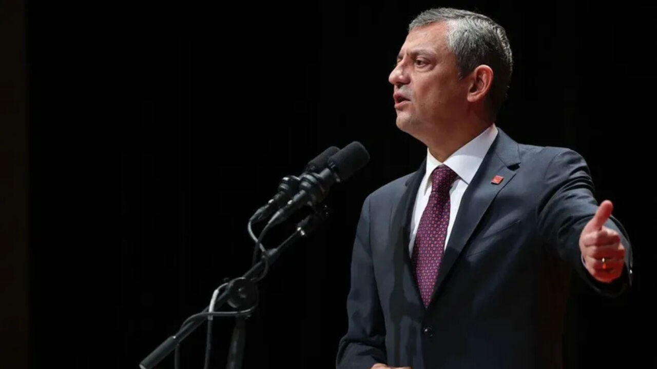 Özgür Özel CHP'den resmen ayrıldı!