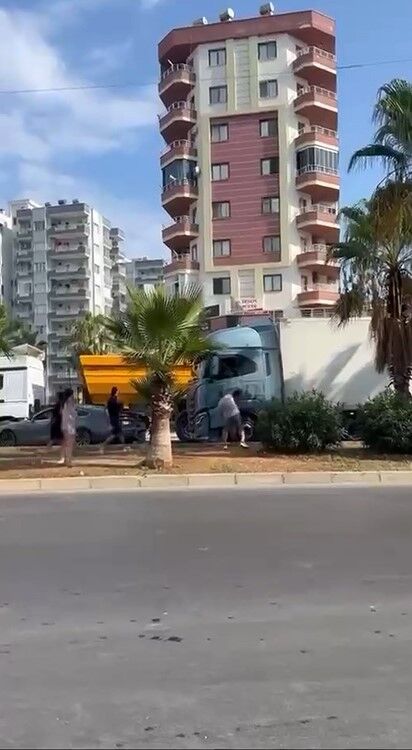 Antalya Karayolu Tir Kaza Tartisma2