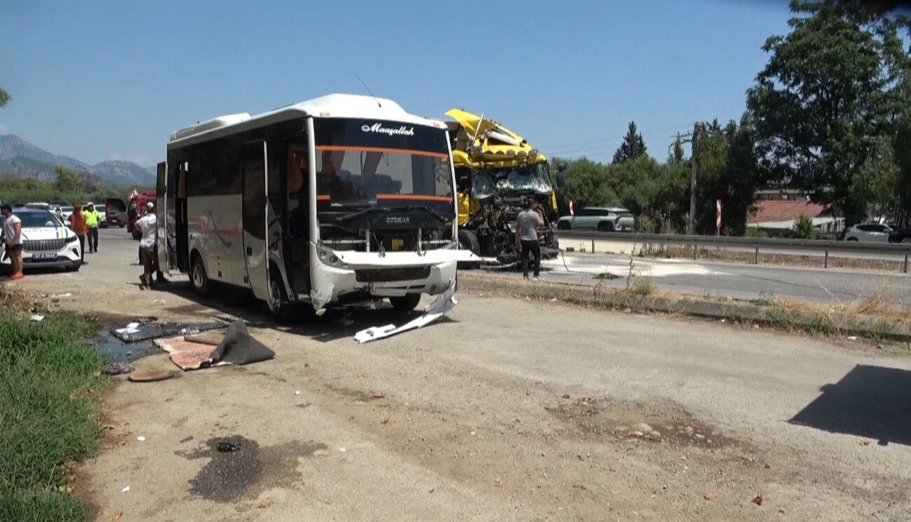 Antalya Kemer Yolu 11 Yarali