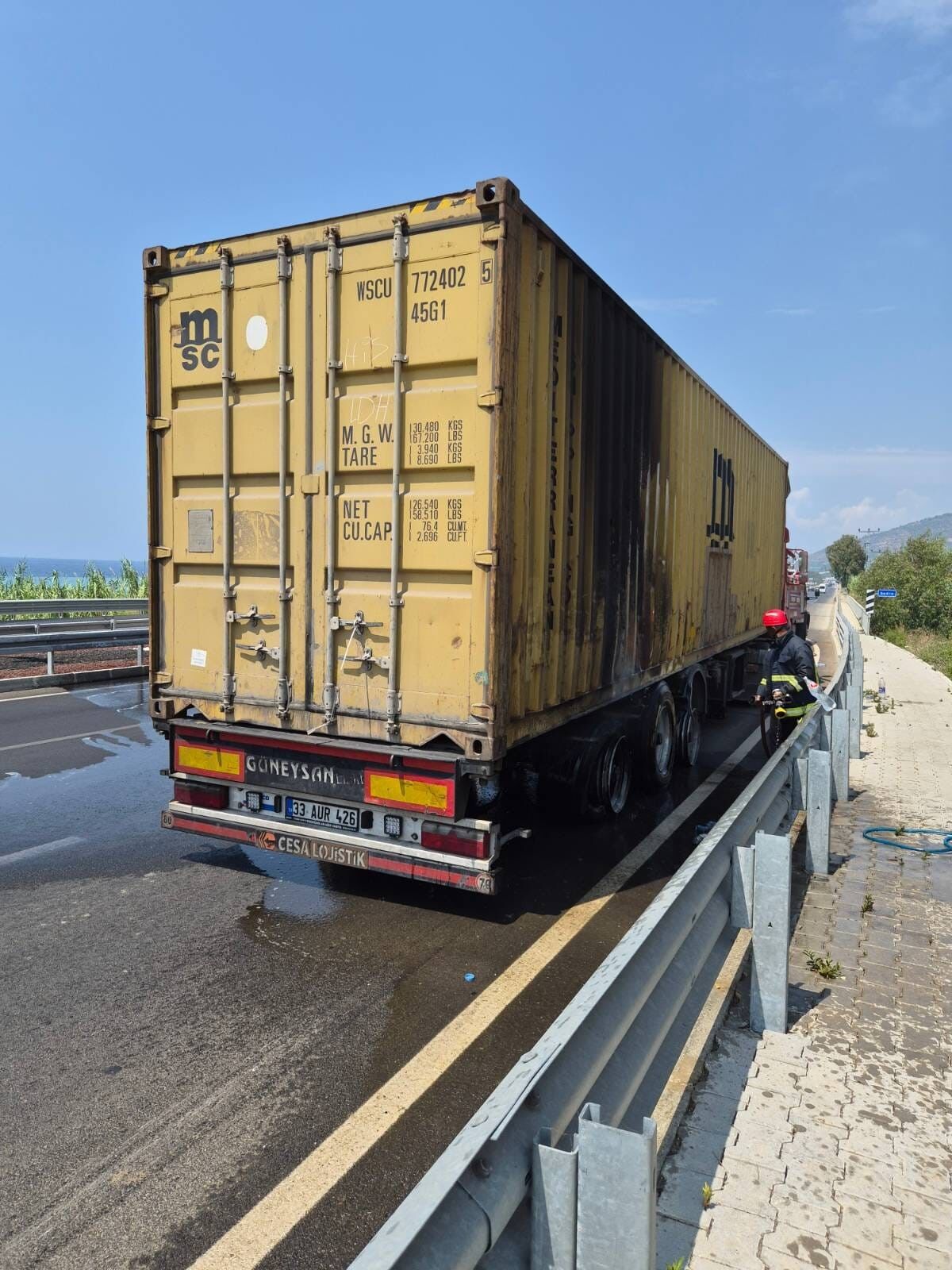 Antalya Komur Yuklu Tir Lastigi Patladi1