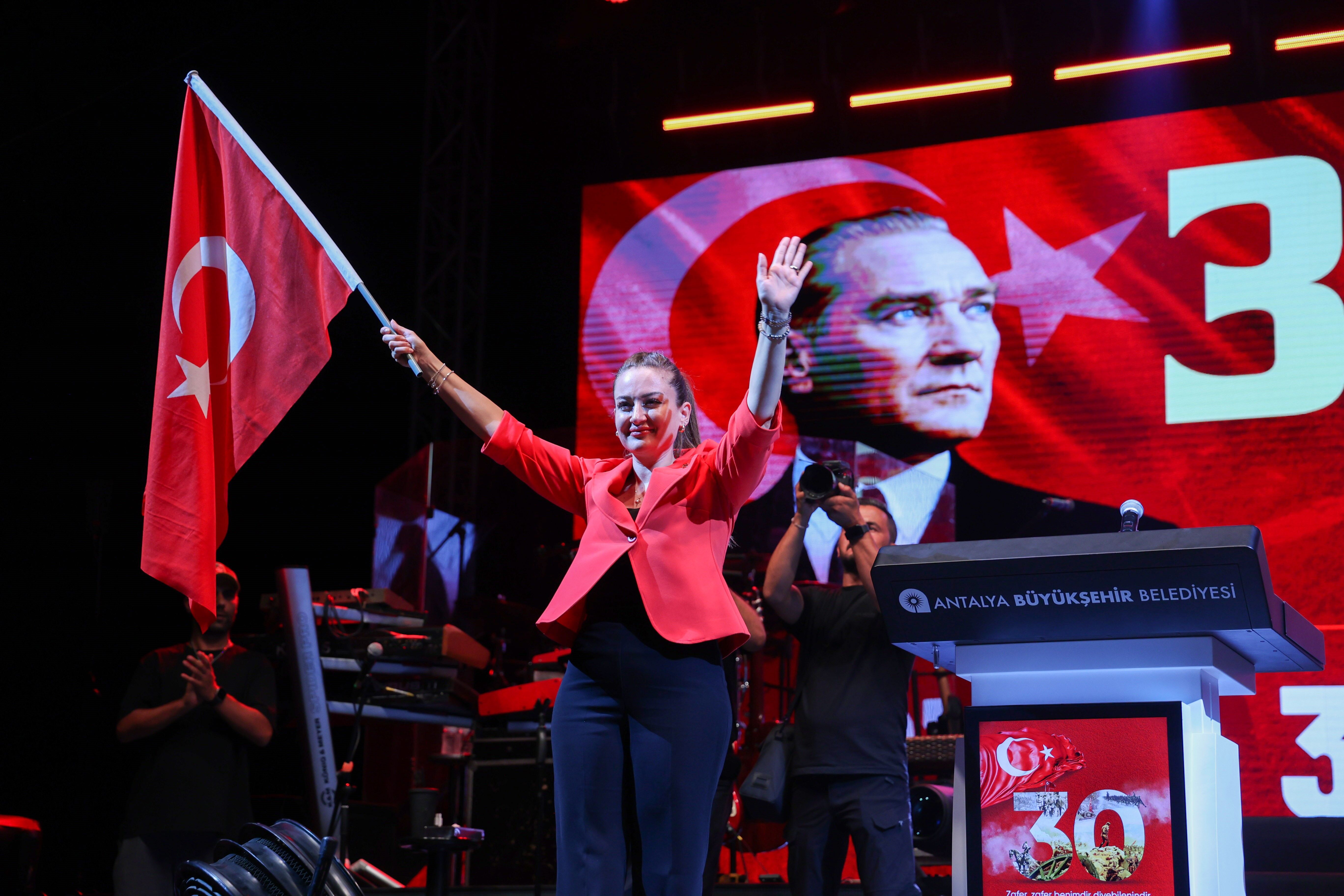 Derya Ulug Zafer Bayrami1