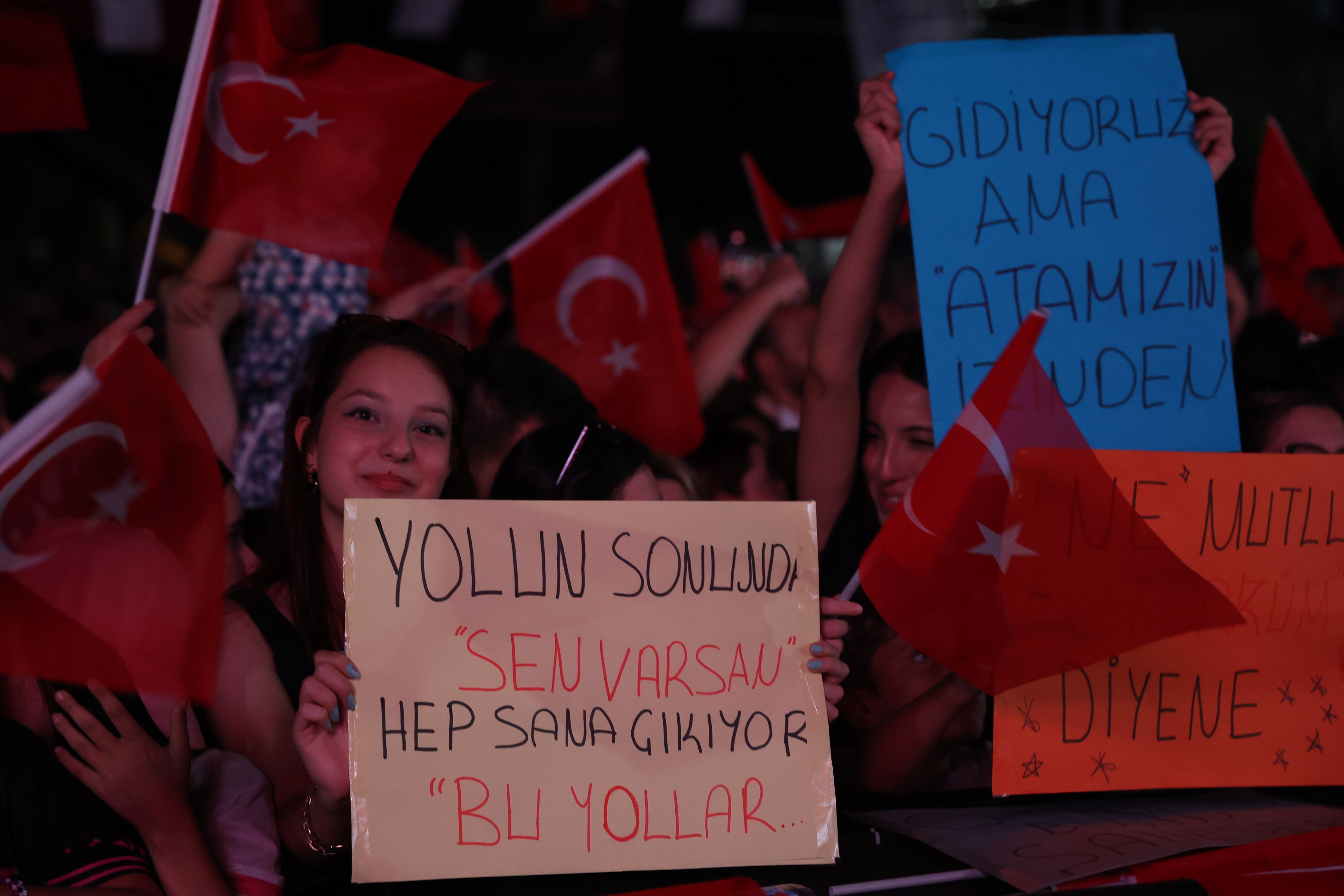 Derya Ulug Zafer Bayrami2