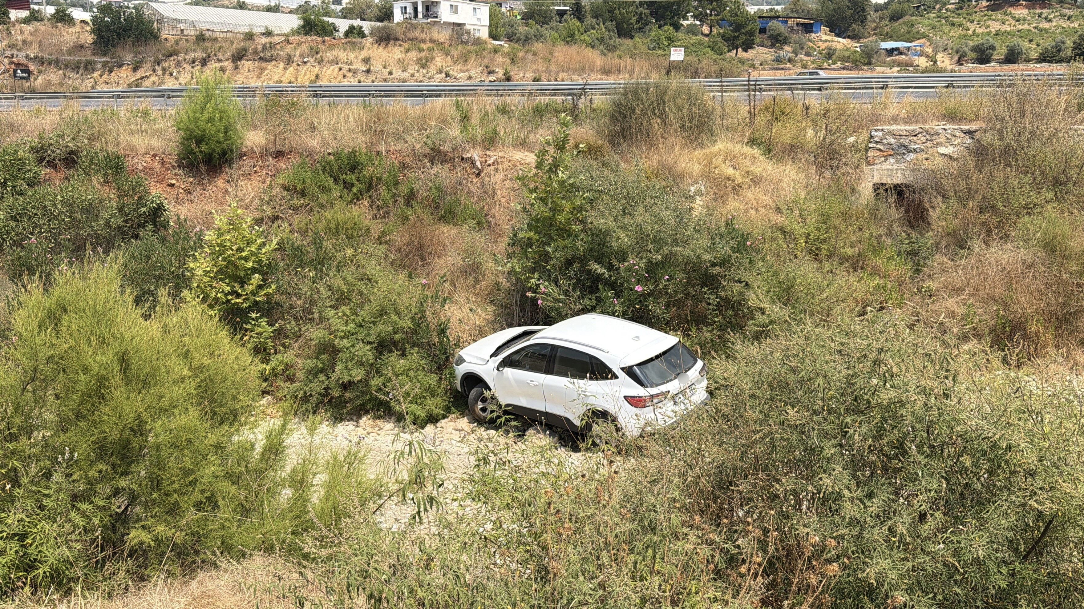 Gazipasa Dereye Ucan Otomobil Antalya