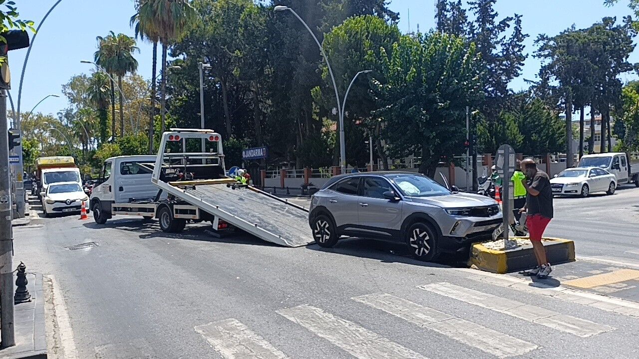 Manavgat Refuje Carpan Otomobil Kaza3