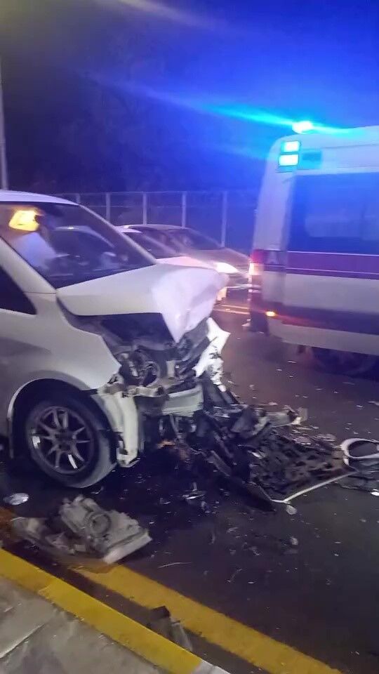 Serik Kaza Otomobil Turist Kafa Kafaya Carpisti5