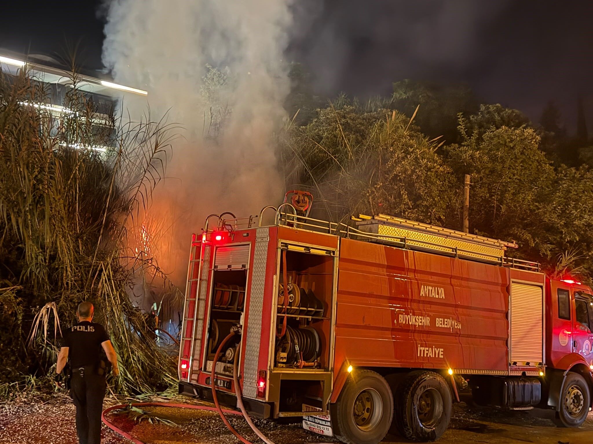 Tepe Basi Alanya Sazlik Alan Yangini2