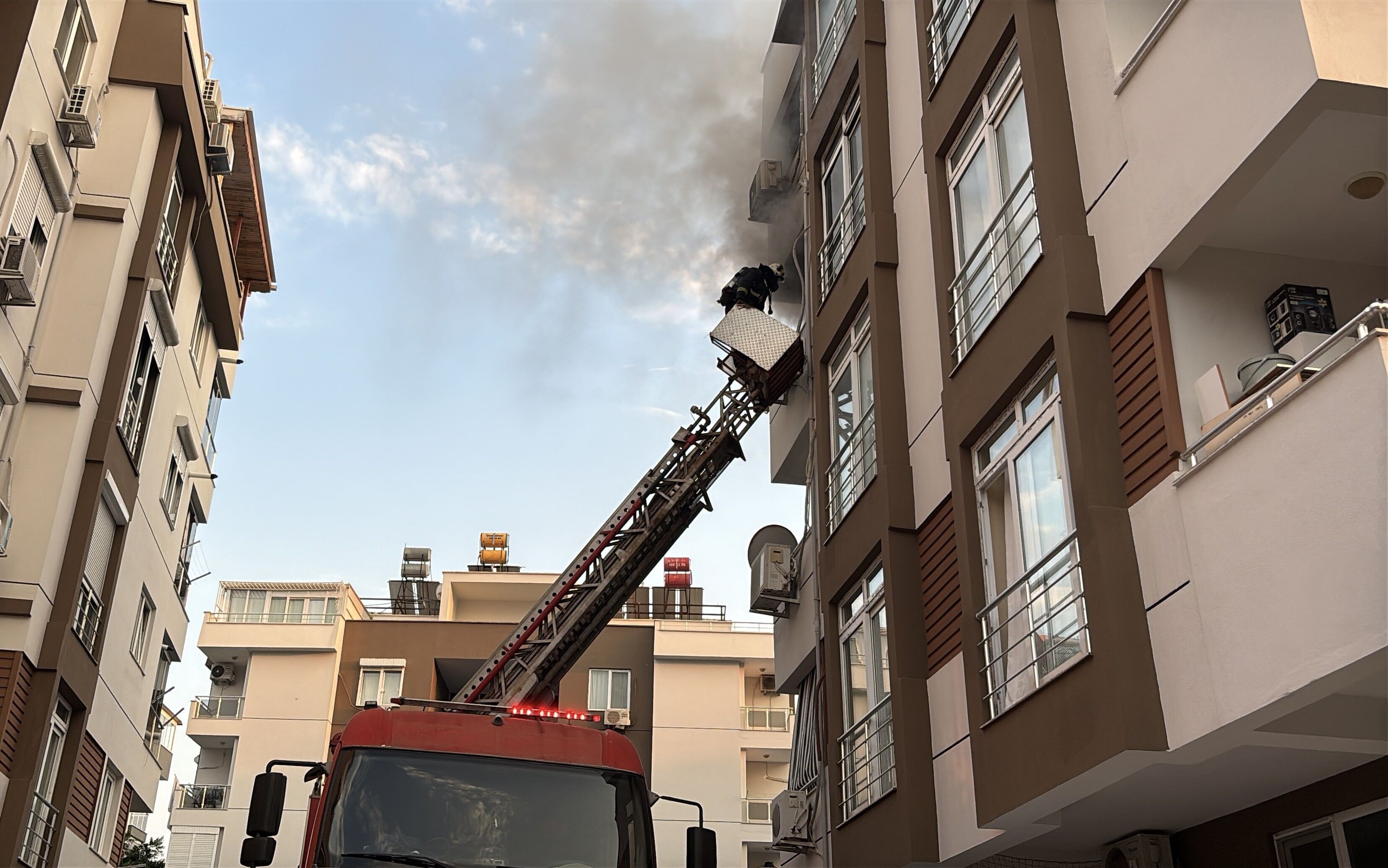 Yangin Hurma Mahallesi Antalya1