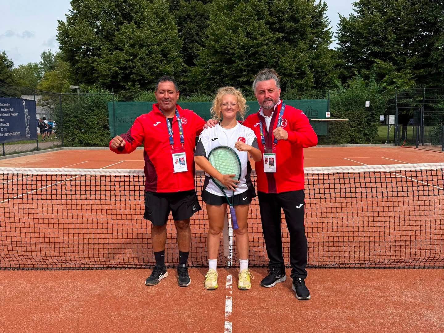 Zeynepsu Yunlu Tenis Gumus Madalya Avrupa3