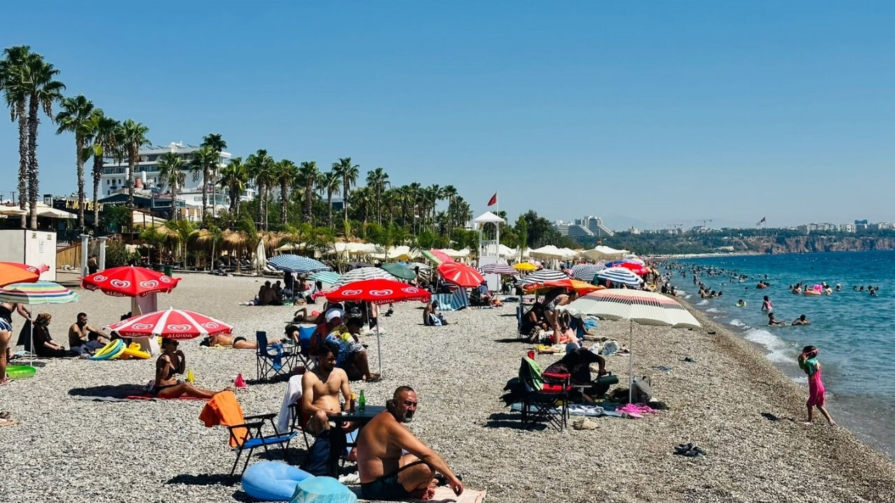 Antalya Sahillerine Akın