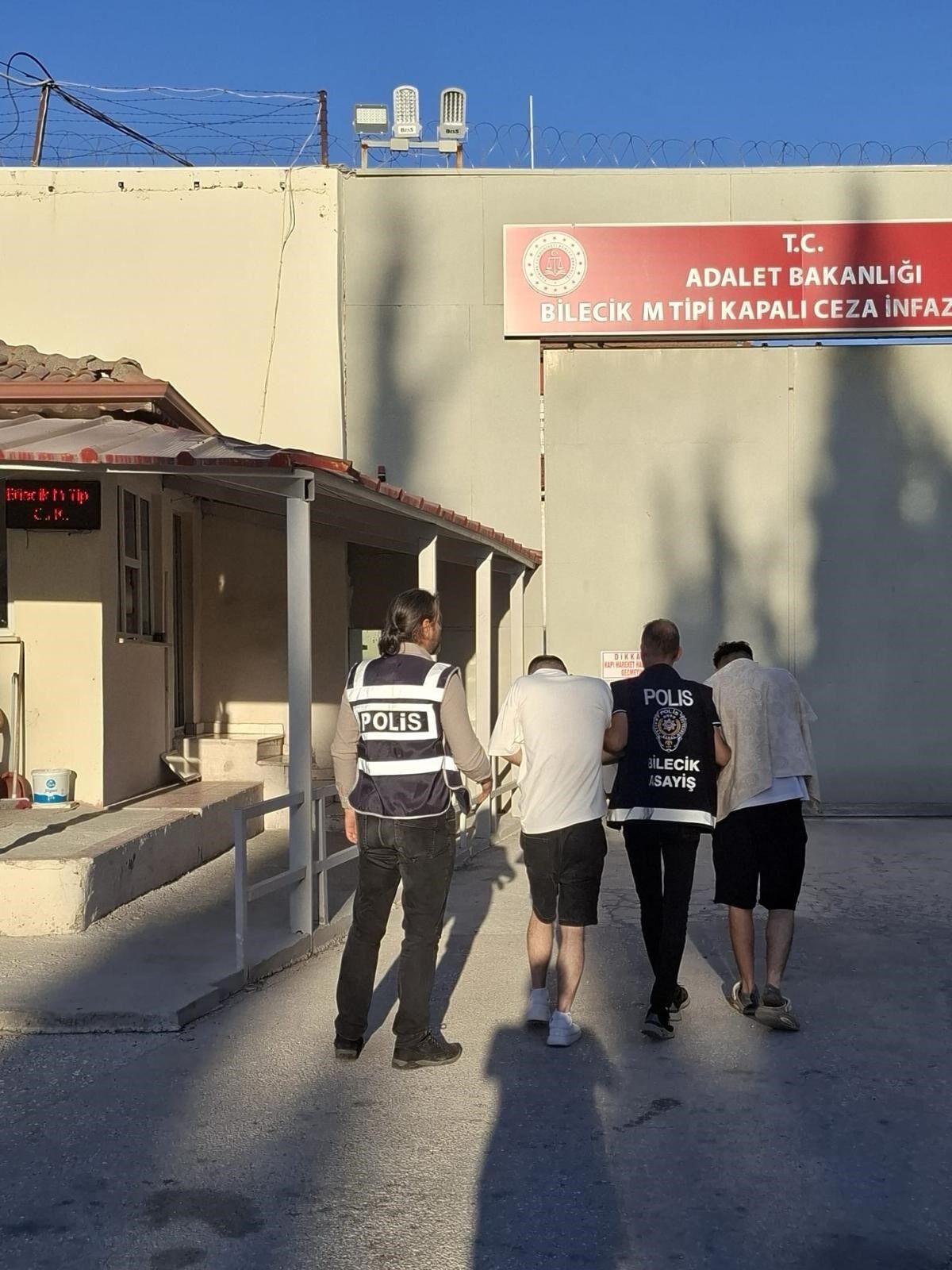 Antalya Bilecik Dolandiricilik 2 Supheli Yakalandi
