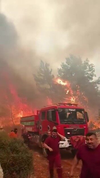 Antalya Ekipler Alevlerin Arasinda Kaldi4
