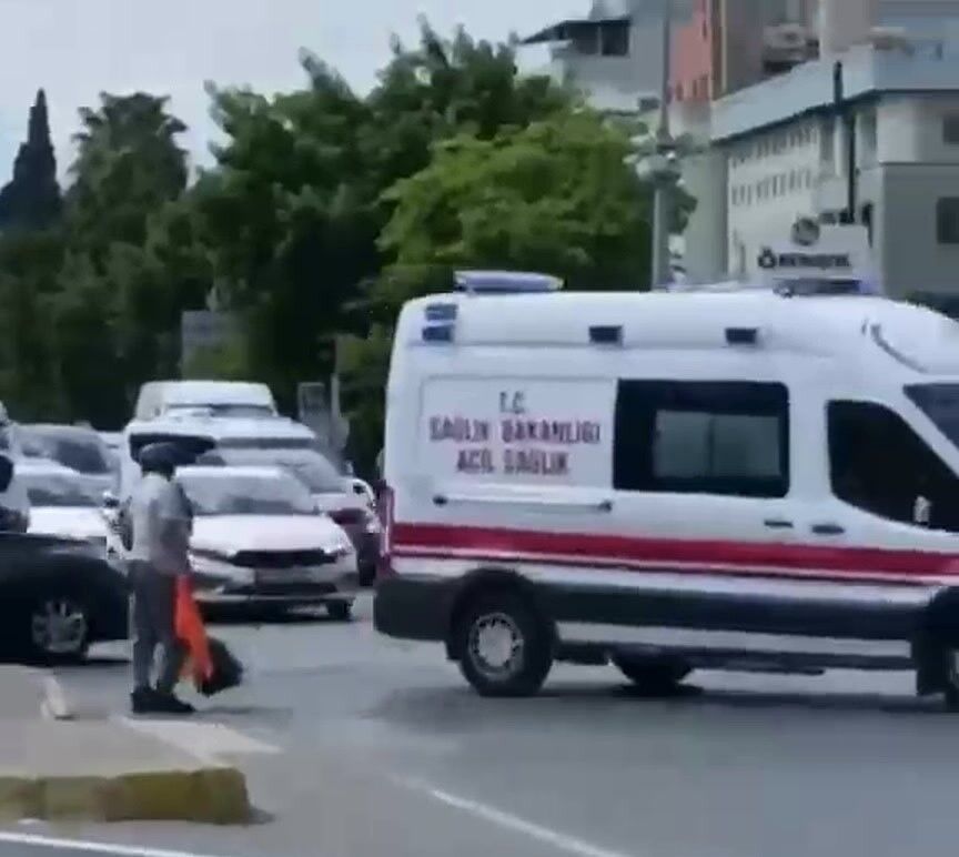 Antalya Muratpasa Motosiklet Kazasi Temizlik Iscisi Yelek