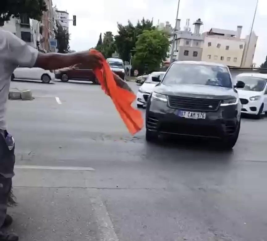 Antalya Muratpasa Motosiklet Kazasi Temizlik Iscisi Yelek3