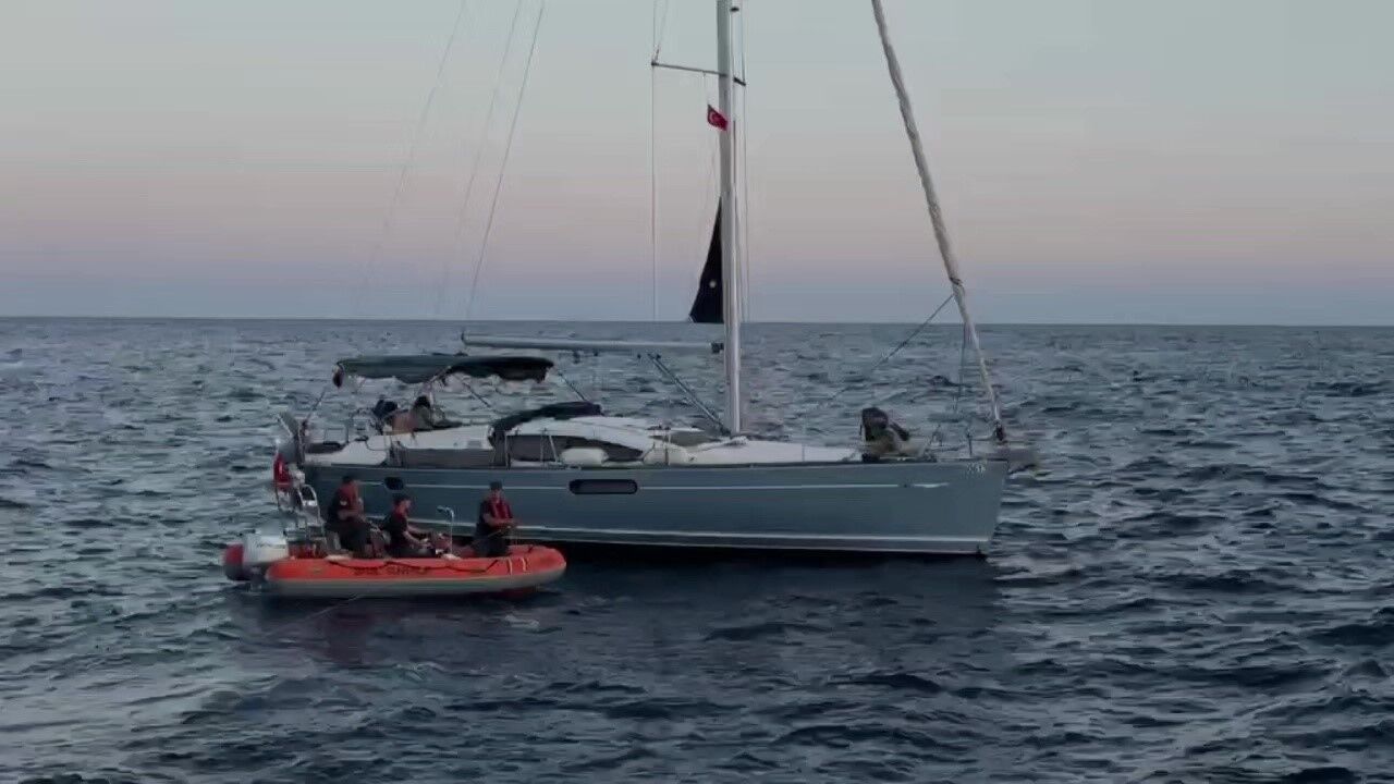 Demre Sahil Guvenlik Tekne Israil Uyruklu Iki Kisi Kurtarildi2