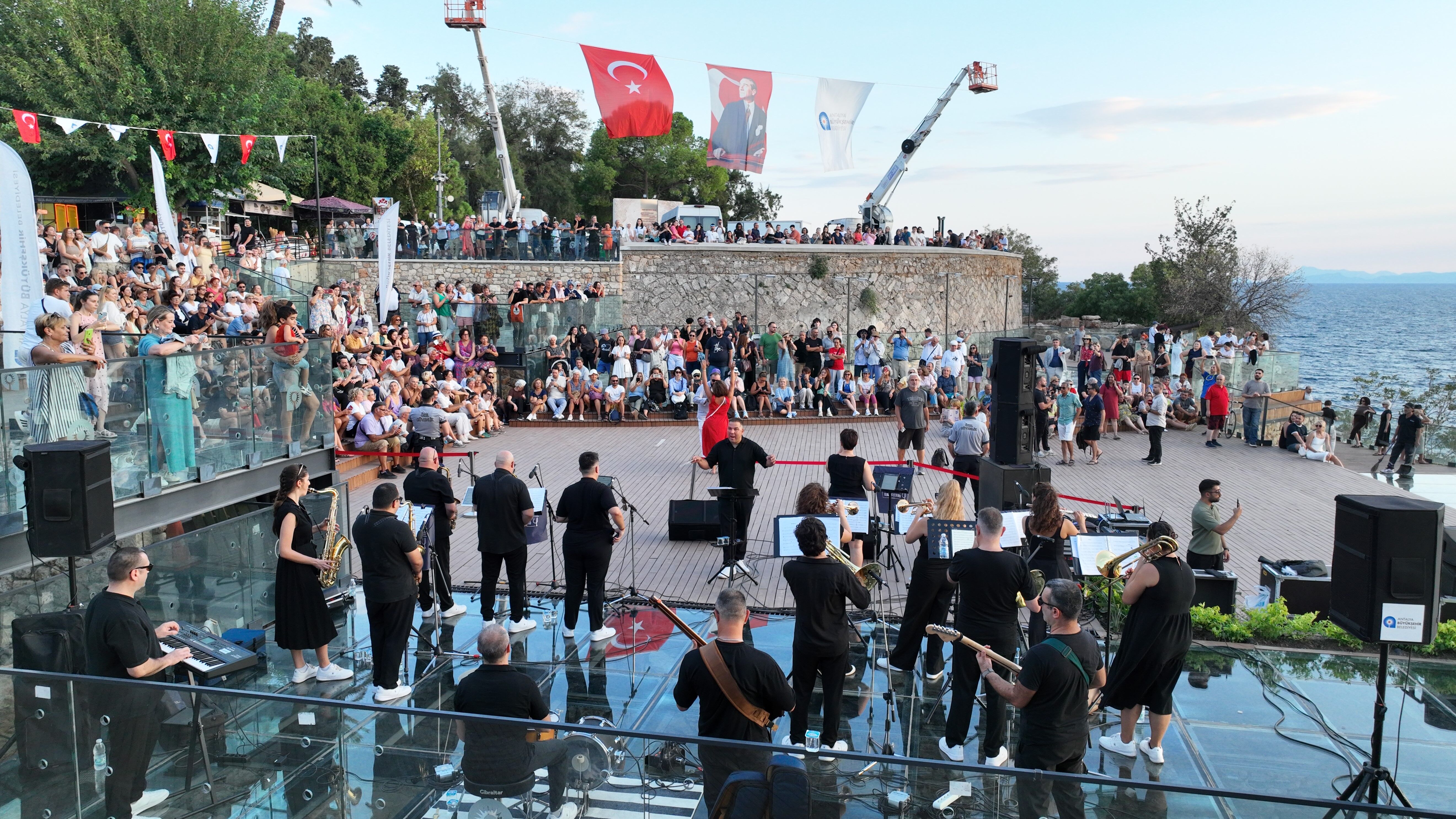 Hidirlik Kulesi Gun Batimi Konseri Antalya2