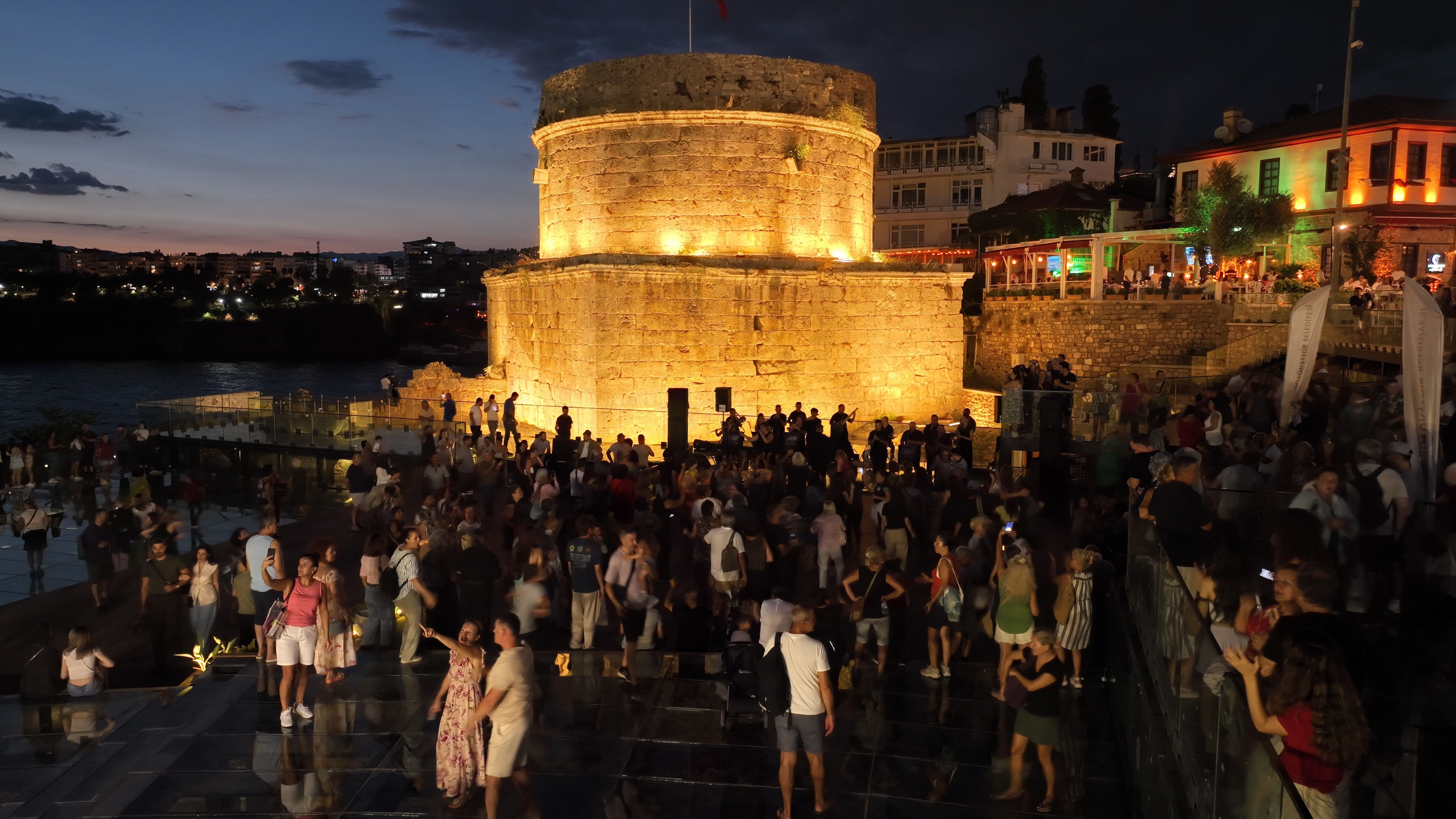 Hidirlik Kulesi Gun Batimi Konseri Antalya3