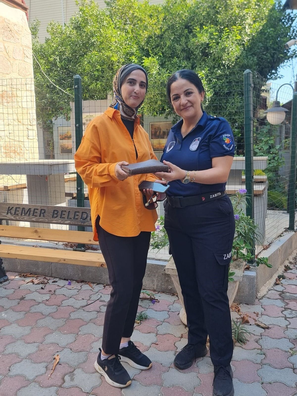 Kemer Kayip Cuzdan Bulundu