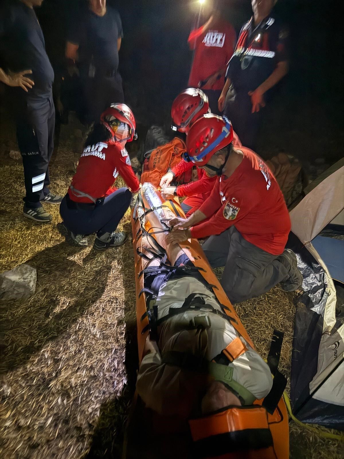 Likya Yolu Mahsur Kalan Turist Kurtarildi2