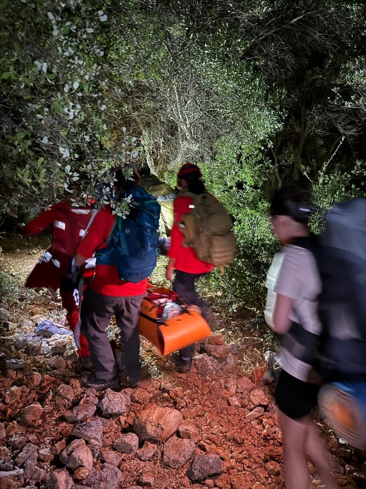 Likya Yolu Mahsur Kalan Turist Kurtarildi4