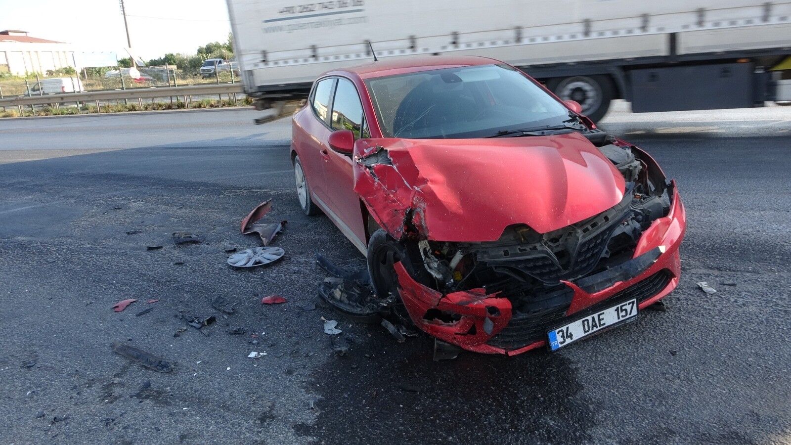 Manavgat Antalya Kaza Otomobil Hurdaya Dondu2
