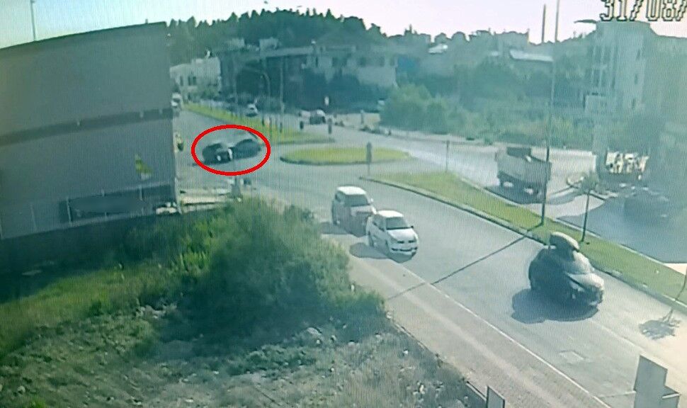 Manavgat Iki Otomobil Kavsakta Carpisti