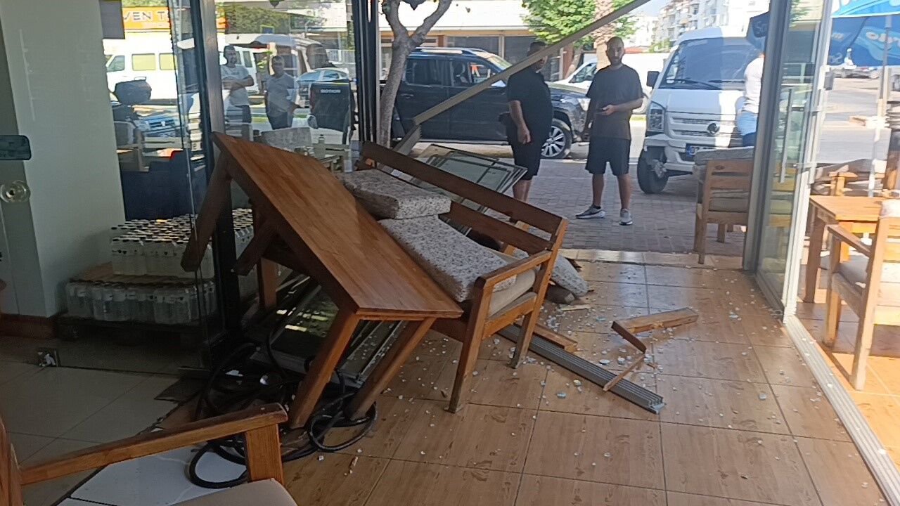 Manavgat Kaza Minibus Kafeye Daldi5