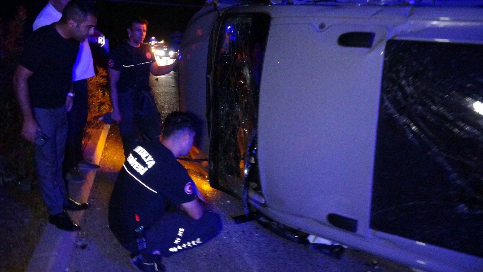 Manavgat Kirmizi Isik Ihlali Kaza 3Yarali