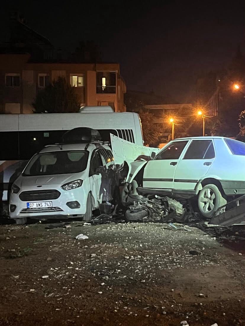 Muratpasa Guzeloba Zincirleme Kaza
