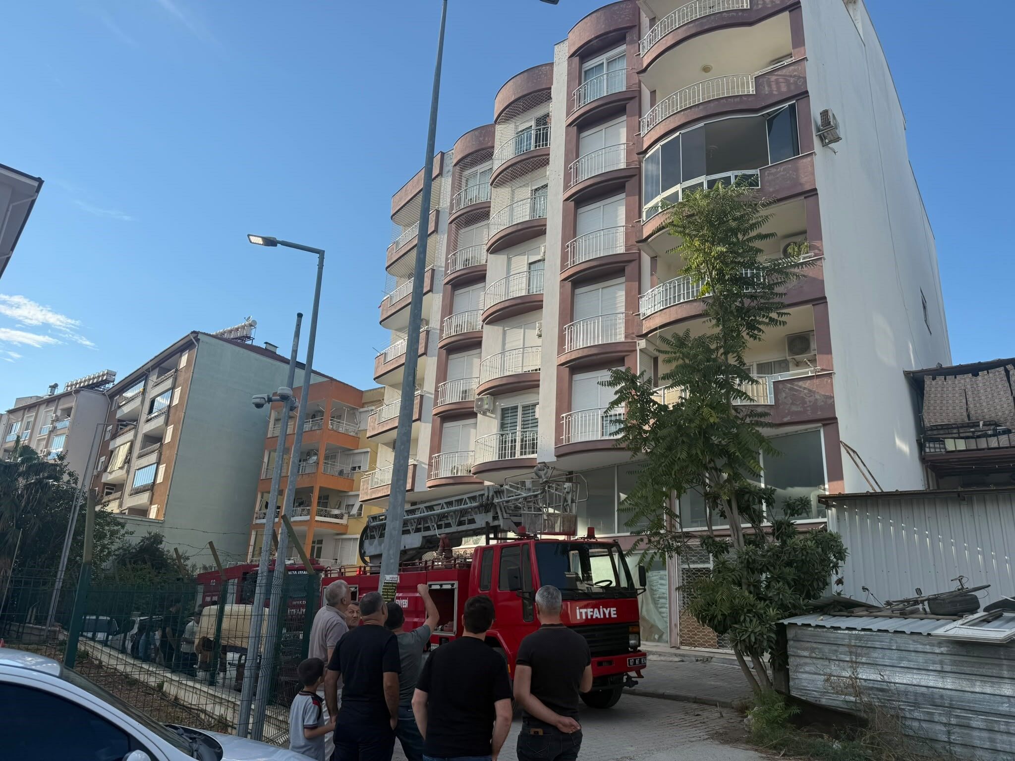 Serik Apartman Balkon Yangin21