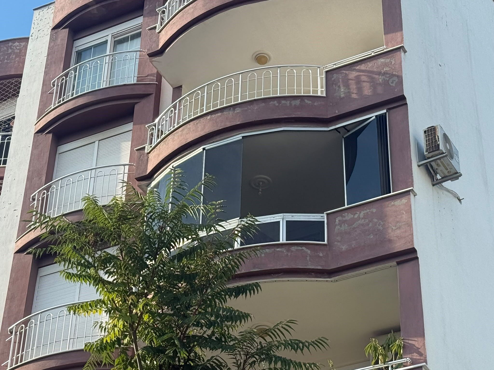 Serik Apartman Balkon Yangin3