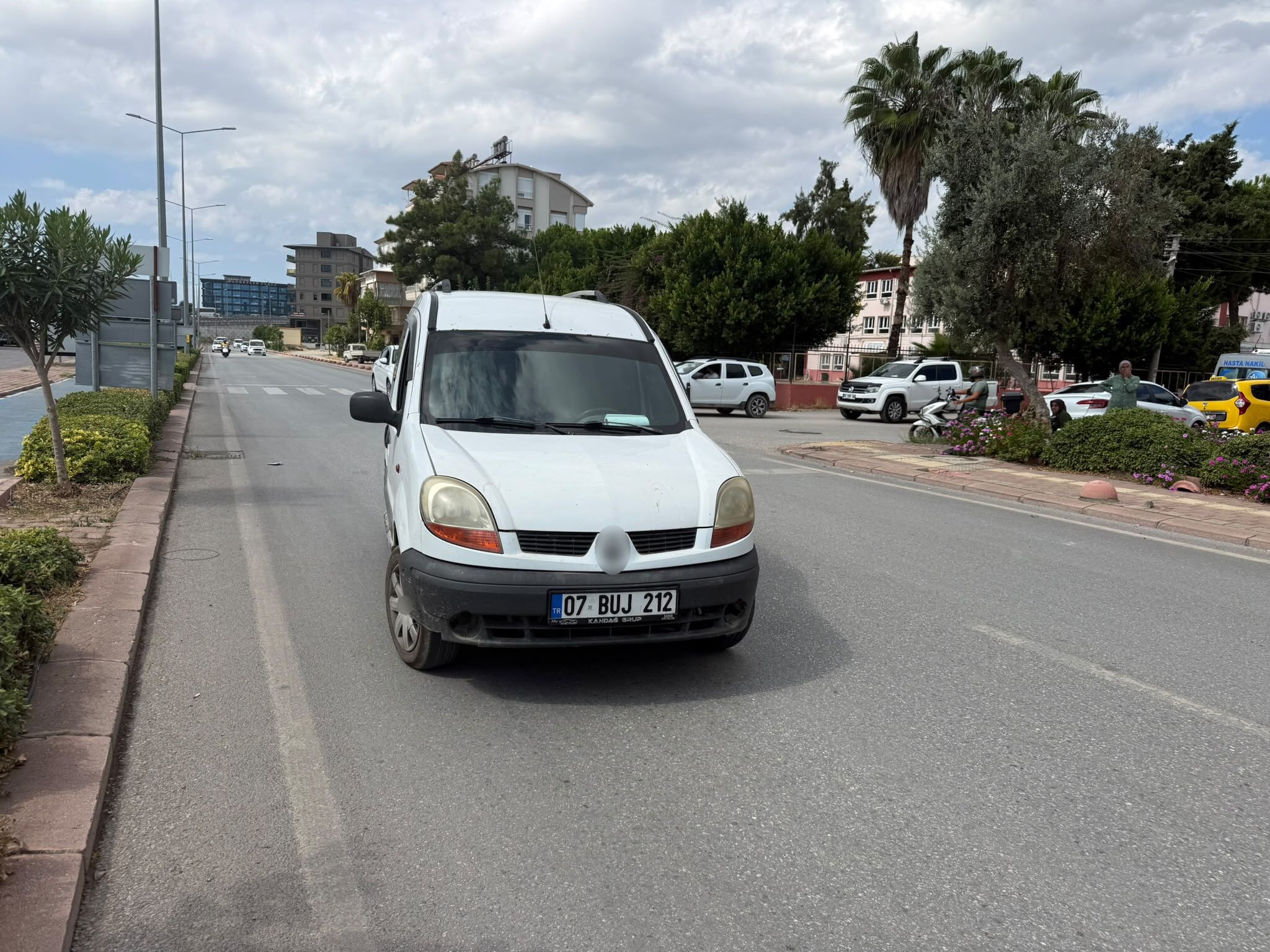 Serik Orta Mahalle Kaza Taksi Ticari Arac Carpisti3