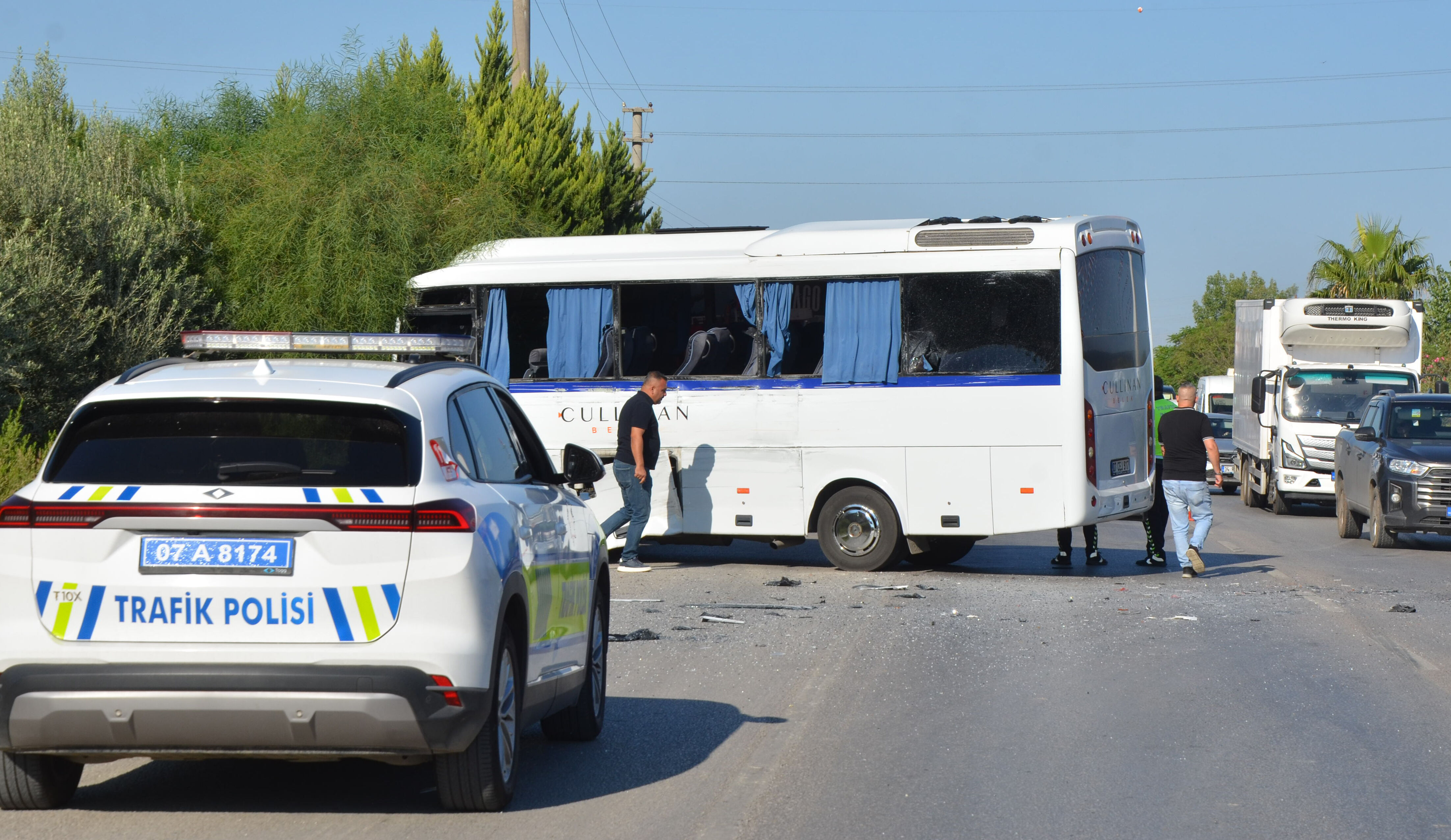 Serik Tur Otobusu Servis Midibusu Kaza 6 Yarali