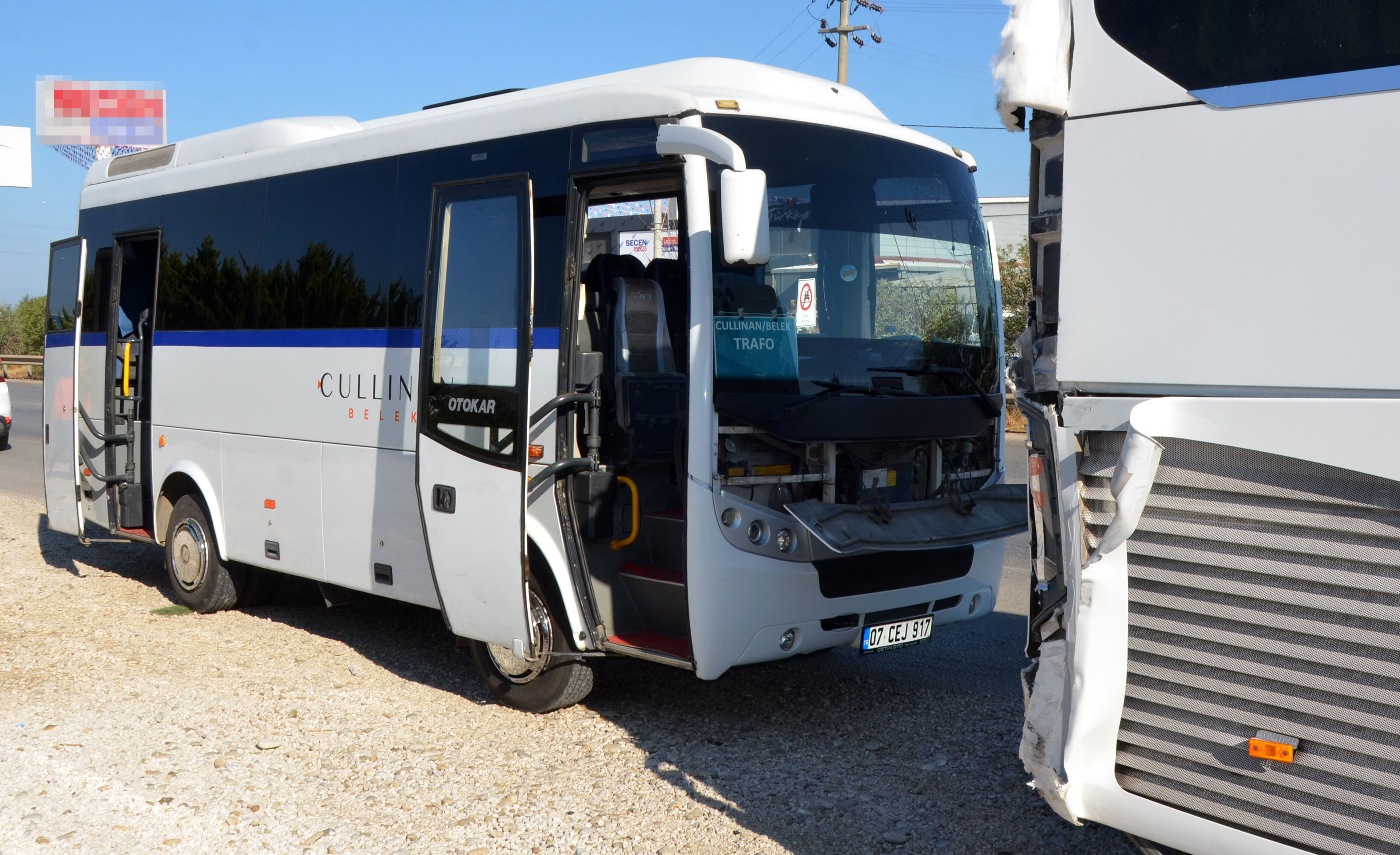 Serik Tur Otobusu Servis Midibusu Kaza 6 Yarali2