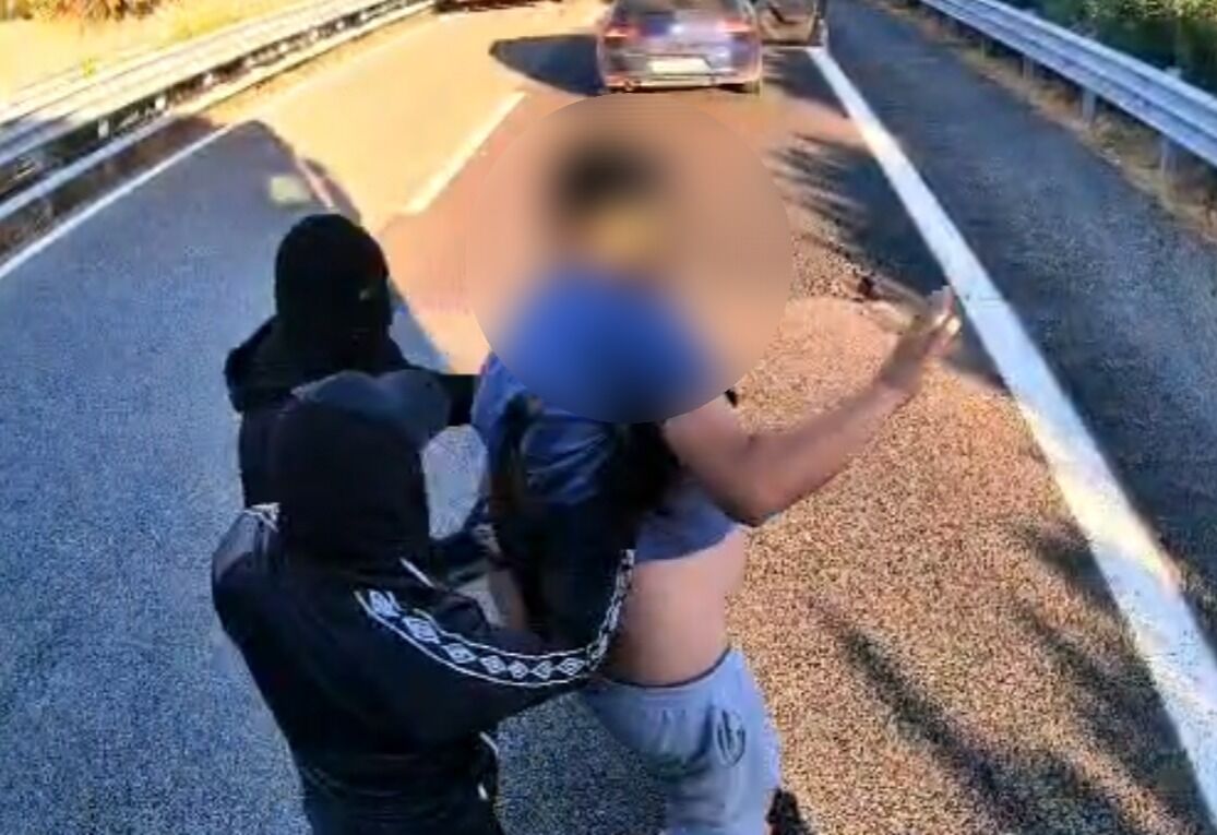 Turk Tiri Maskeli Silahli Gasp Italya4
