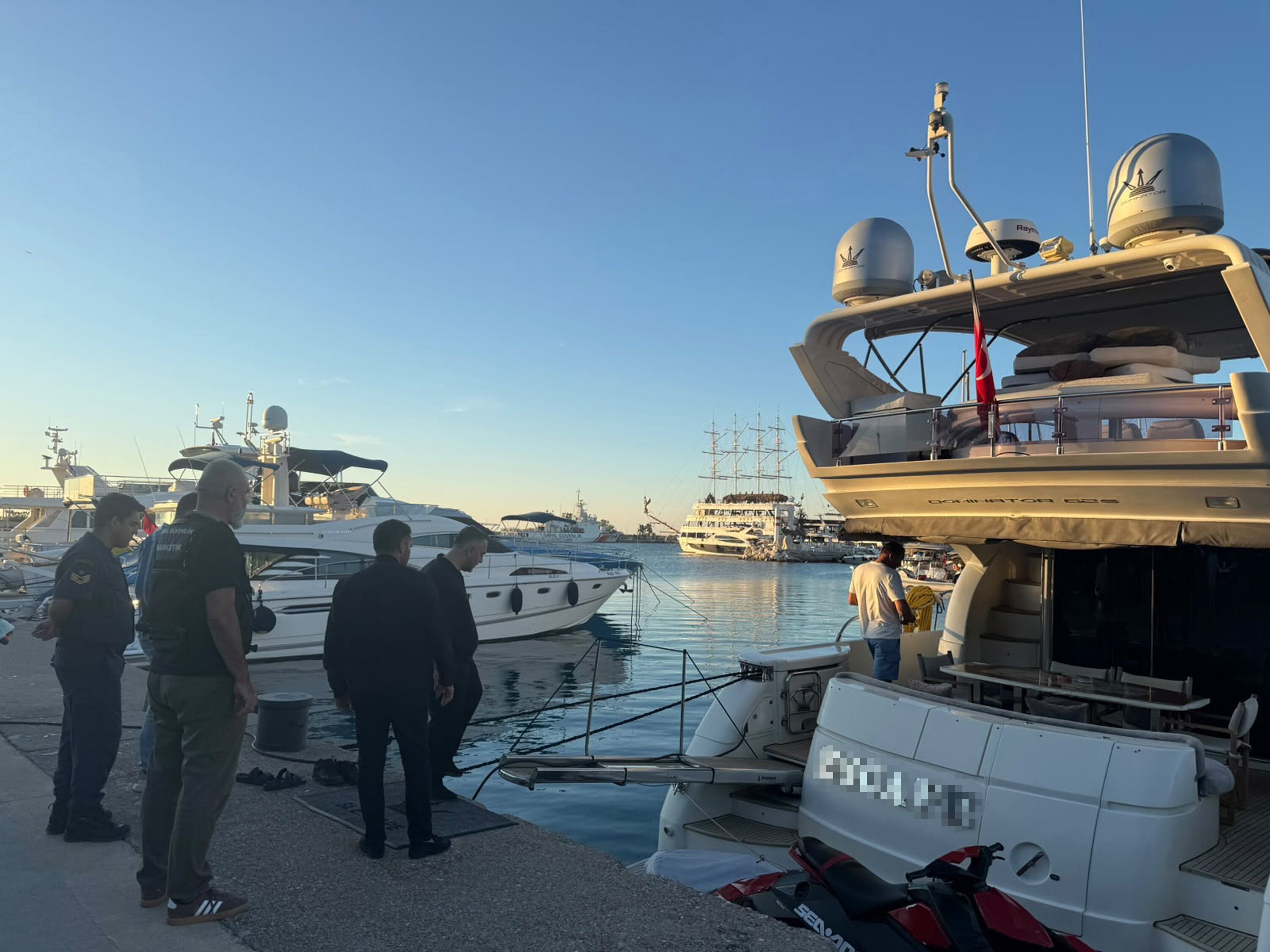 Uyusturucu Fuhus Operasyonu Bocek Antalya Gozalti