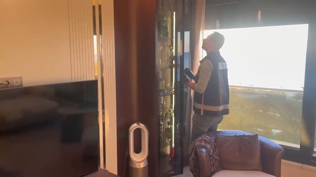 Uyusturucu Fuhus Operasyonu Bocek Antalya Gozalti2