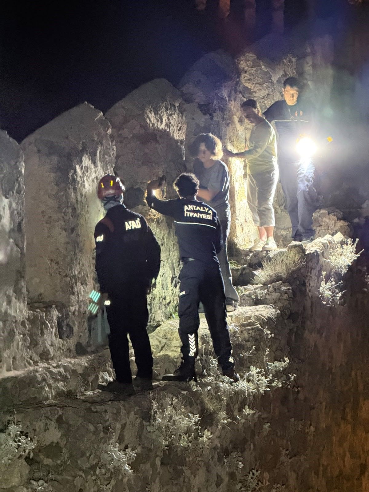 Alanya Kalesi Mahsur Kalan Turistler Kurtarildi4