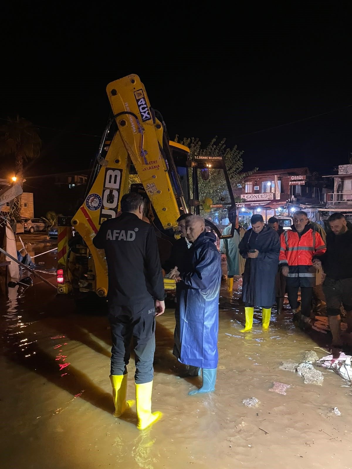 Demre Yagis Antalya Mahsur Kalan 22 Kisi Kurtarildi.2