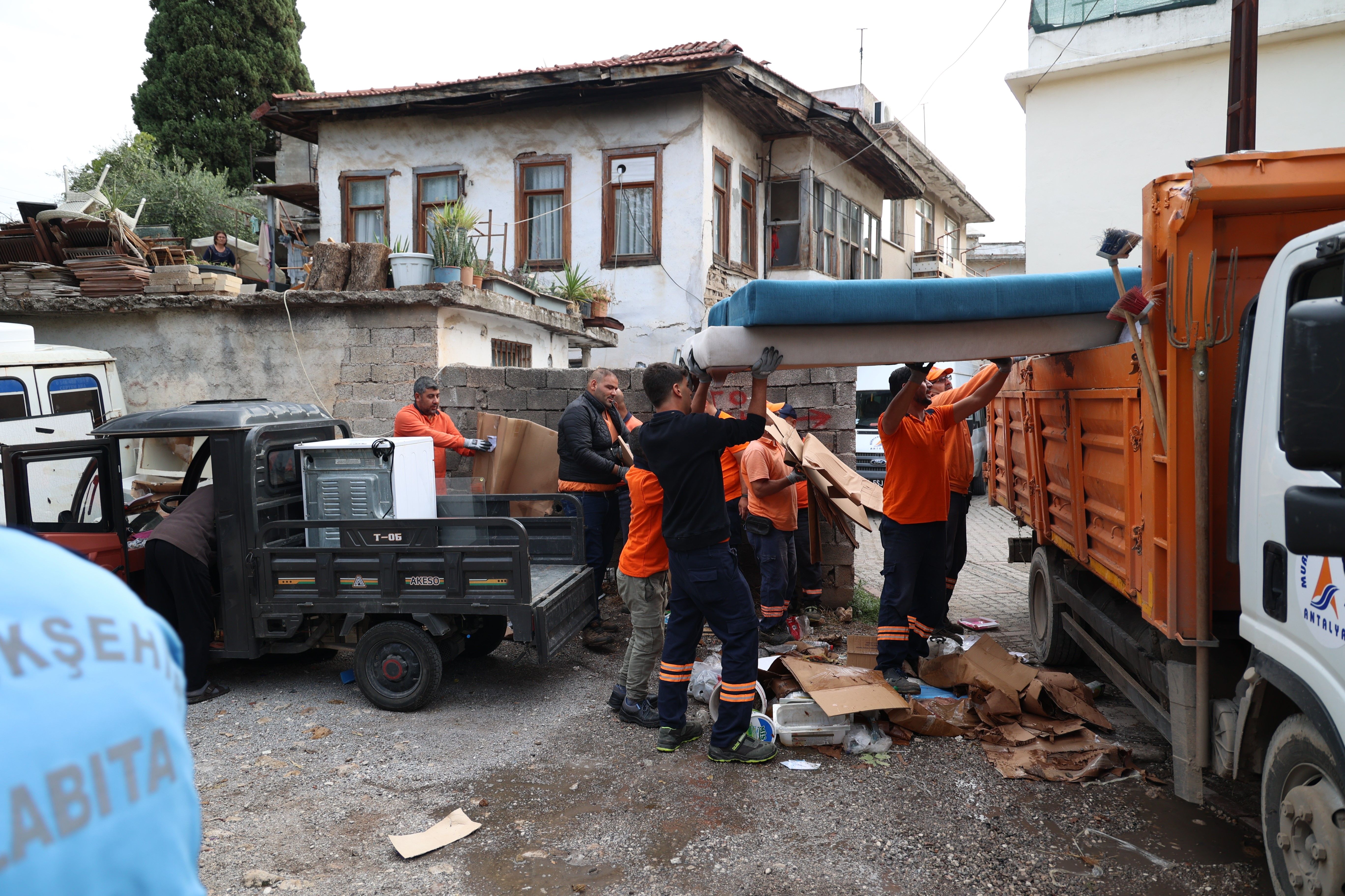 Hurda Atik Balbey Mahallesi Antalya Temizlik Operasyonu