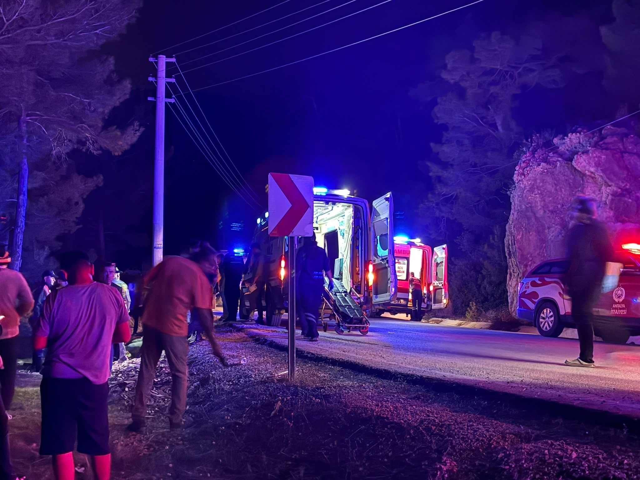 Kumluca Tur Minibusu Kaza 15 Yarali2
