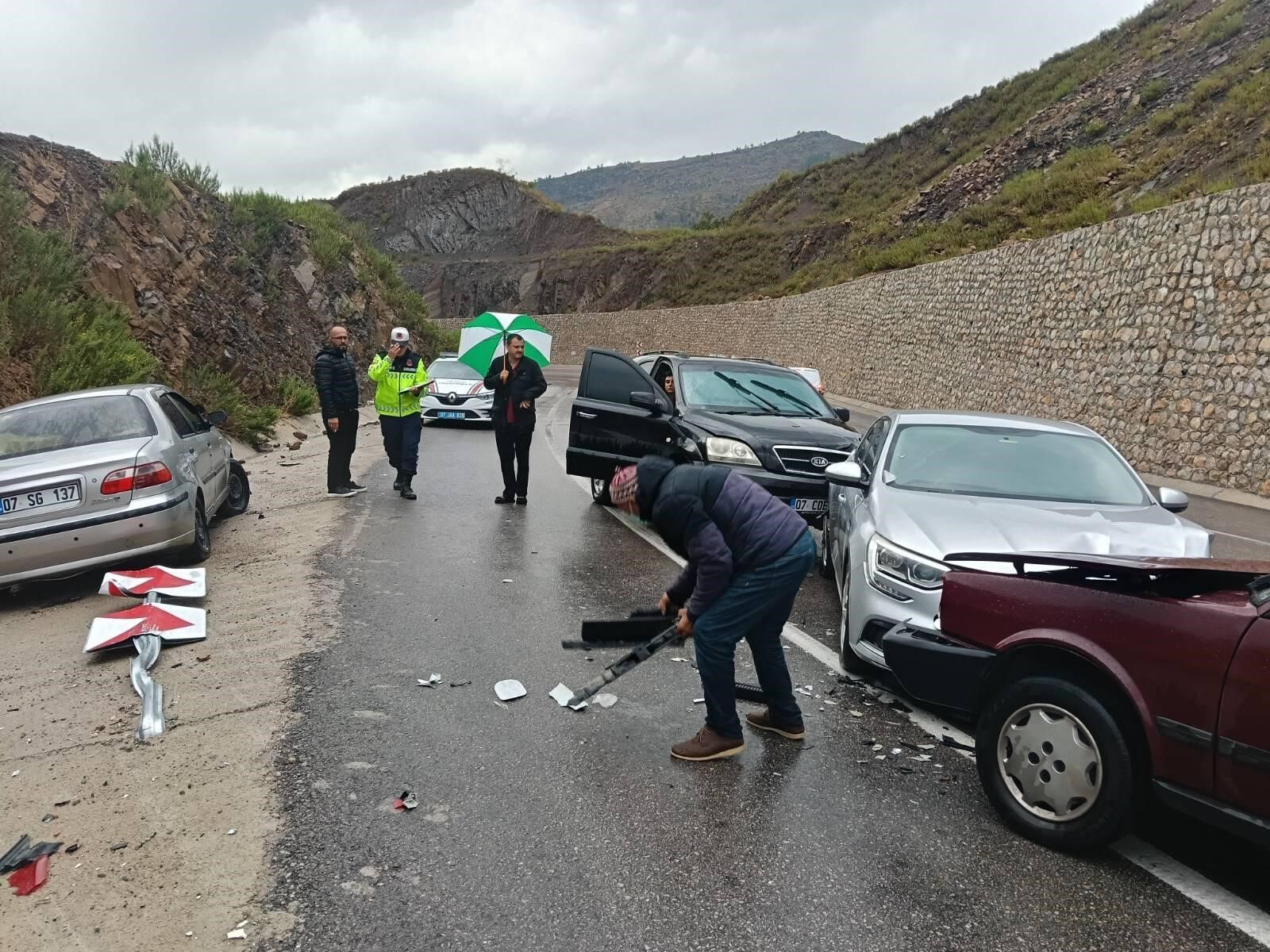 Manavgat 3 Aracli Zincirleme Kaza 3 Yarali