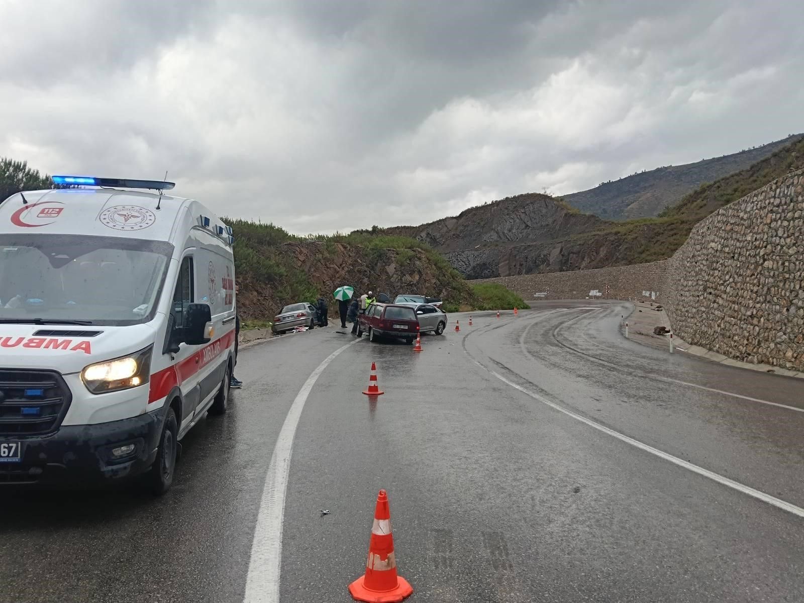 Manavgat 3 Aracli Zincirleme Kaza 3 Yarali2