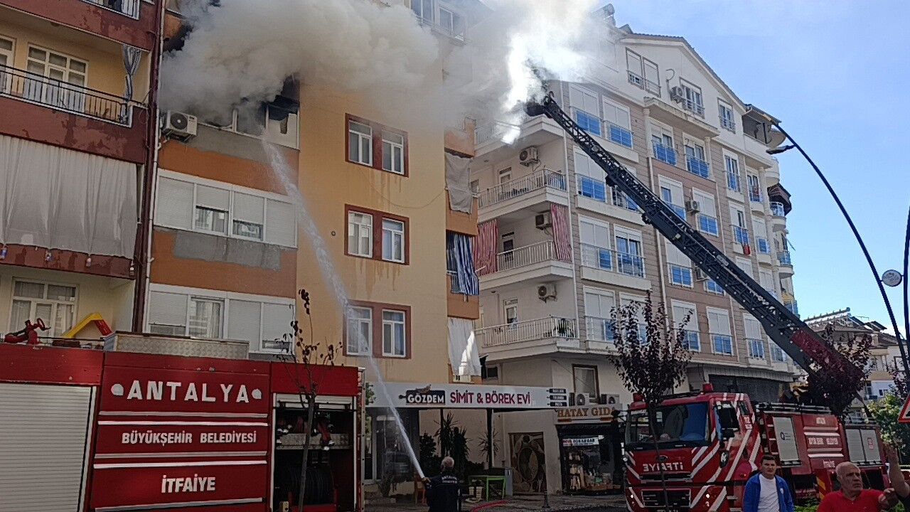 Manavgat Yangin 4 Kisi Kurtarildi