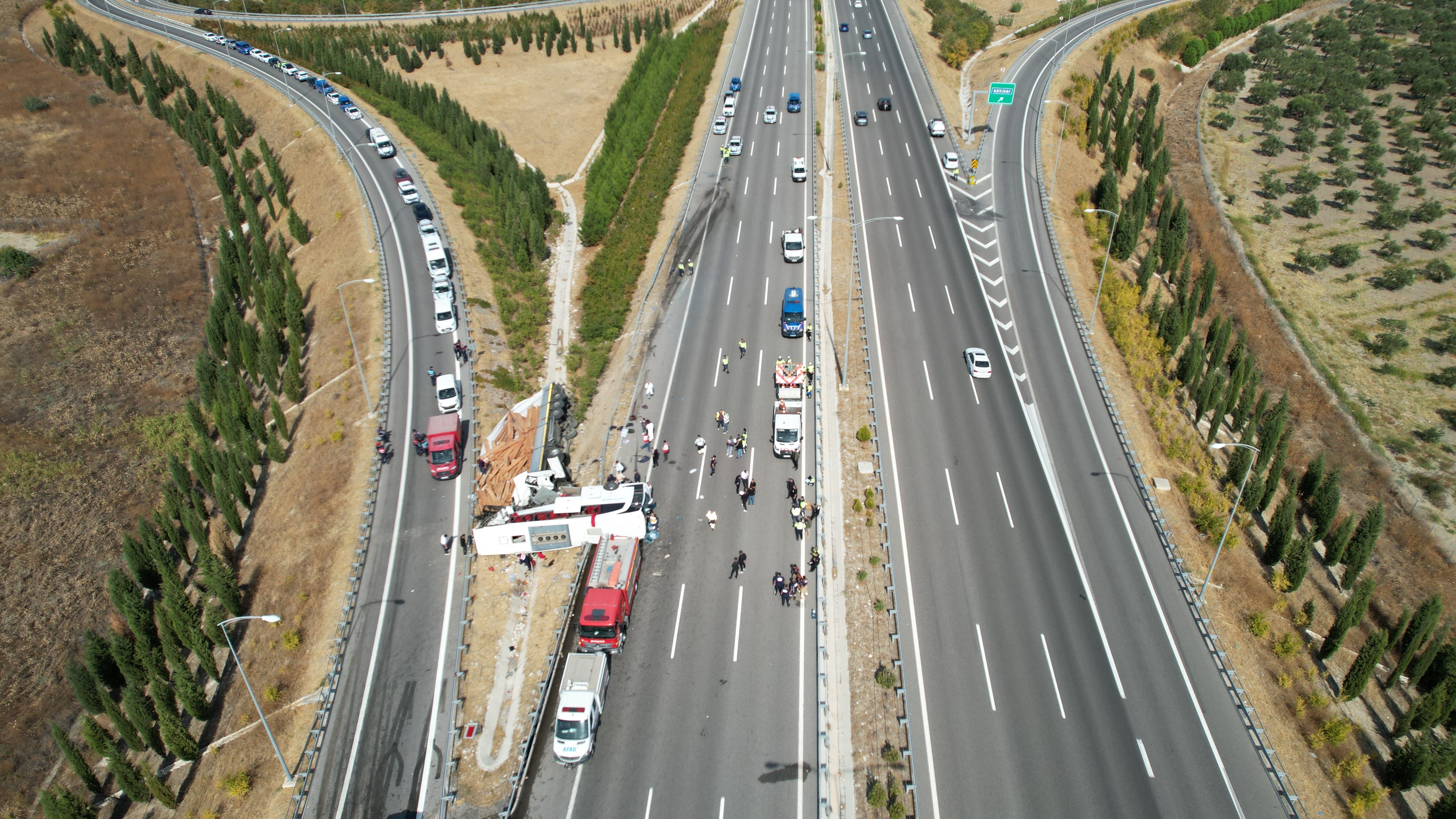 Manisa Kaza 11 Kisi Hayatini Kaybetti3